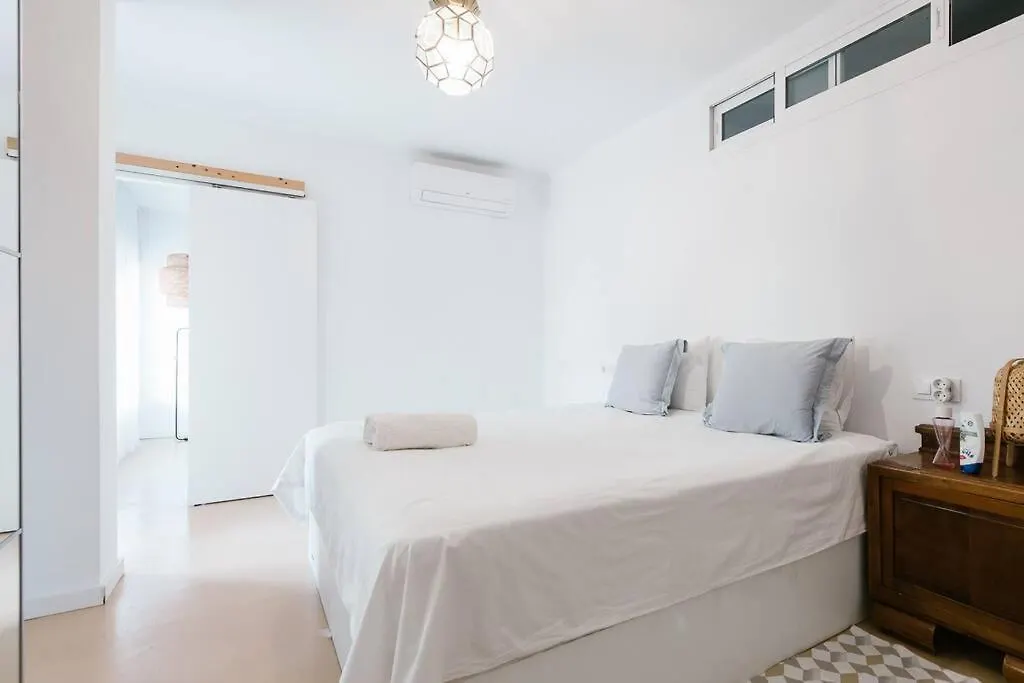 Cozy But Modern 2 Bed/Bath Perfect For Families Apartment Seville Spain
