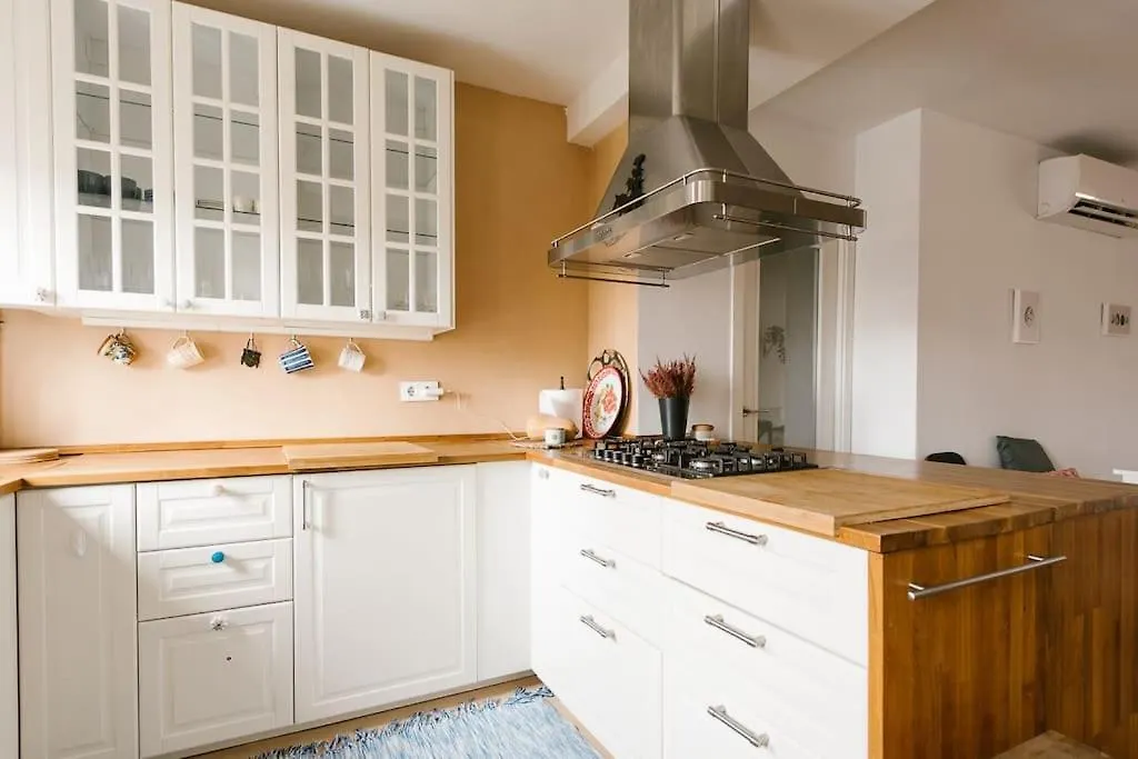 Cozy But Modern 2 Bed/Bath Perfect For Families Apartment Seville