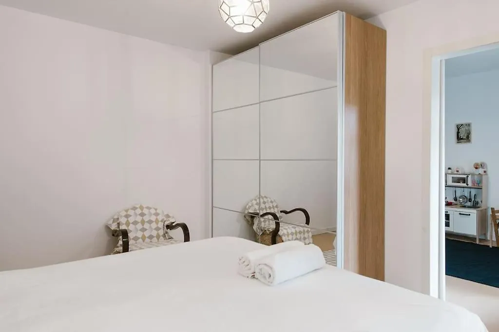 Cozy But Modern 2 Bed/Bath Perfect For Families Apartment Seville Spain