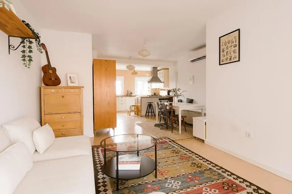 Cozy But Modern 2 Bed/Bath Perfect For Families Apartment Seville