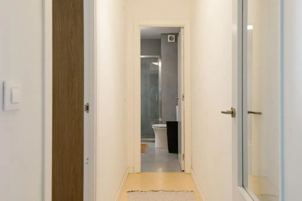 Cozy But Modern 2 Bed/Bath Perfect For Families Apartment Seville