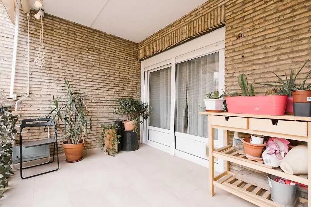 Cozy But Modern 2 Bed/Bath Perfect For Families Apartment Seville