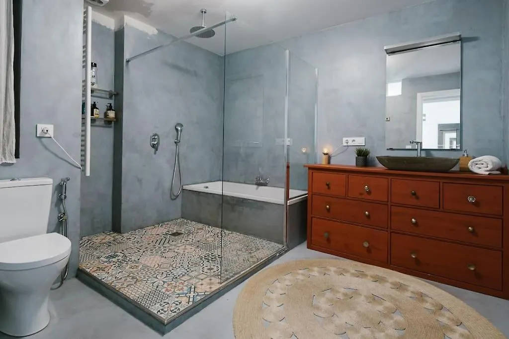 Cozy But Modern 2 Bed/Bath Perfect For Families Apartment Seville