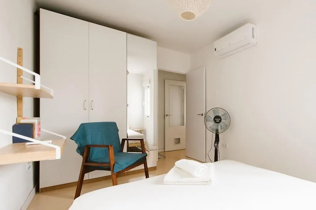 Cozy But Modern 2 Bed/Bath Perfect For Families Apartment Seville