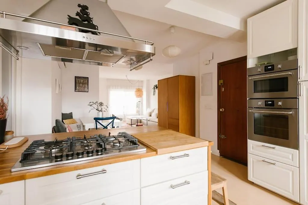 Cozy But Modern 2 Bed/Bath Perfect For Families Apartment Seville 0*,  Spain