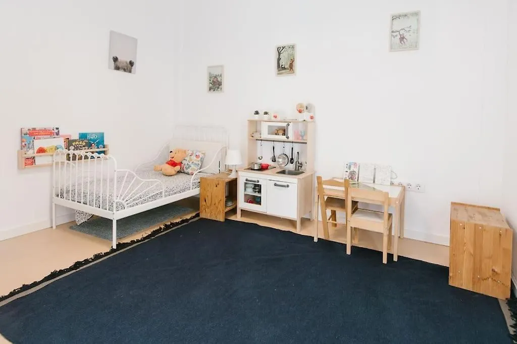 Cozy But Modern 2 Bed/Bath Perfect For Families Apartment Seville