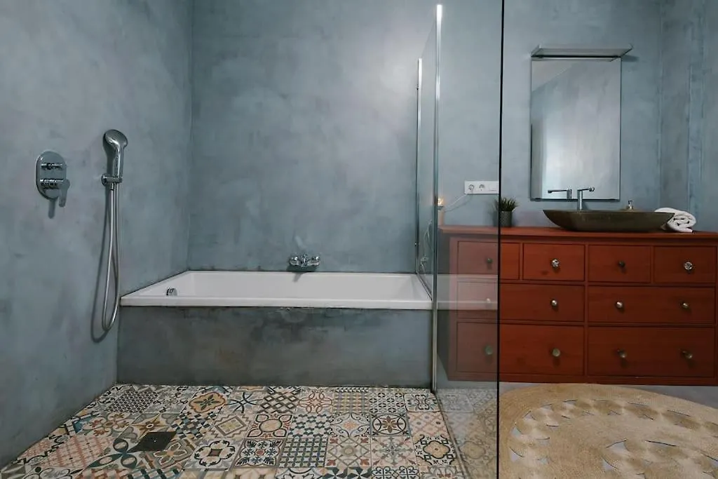 Cozy But Modern 2 Bed/Bath Perfect For Families Apartment Seville