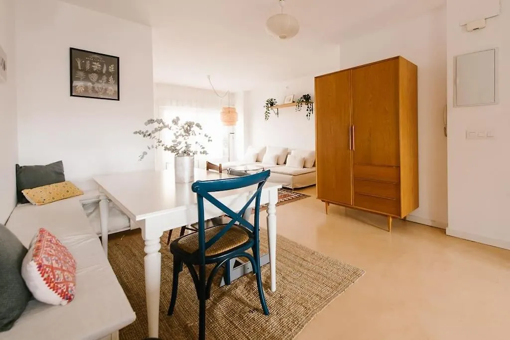 Cozy But Modern 2 Bed/Bath Perfect For Families Apartment Seville